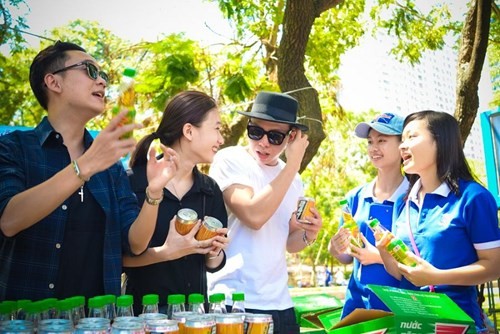 Nguoi mau Hong Que doi nang di tiep suc mua thi-Hinh-8